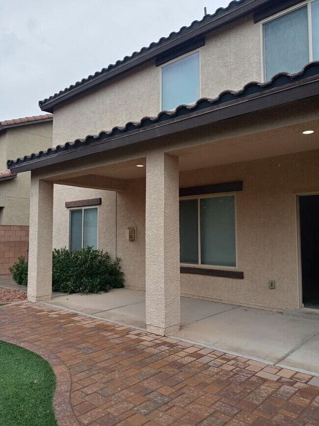 Building Photo - FOUR BEDROOMS!