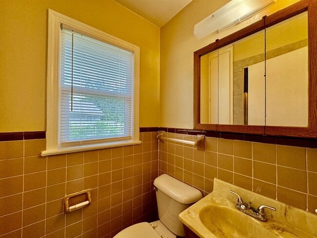 Building Photo - 3222 N Holman Ct