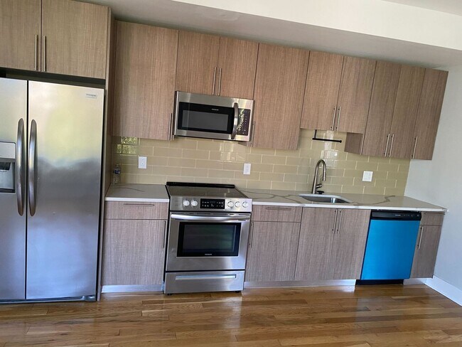 Building Photo - 1642 Cambridge St