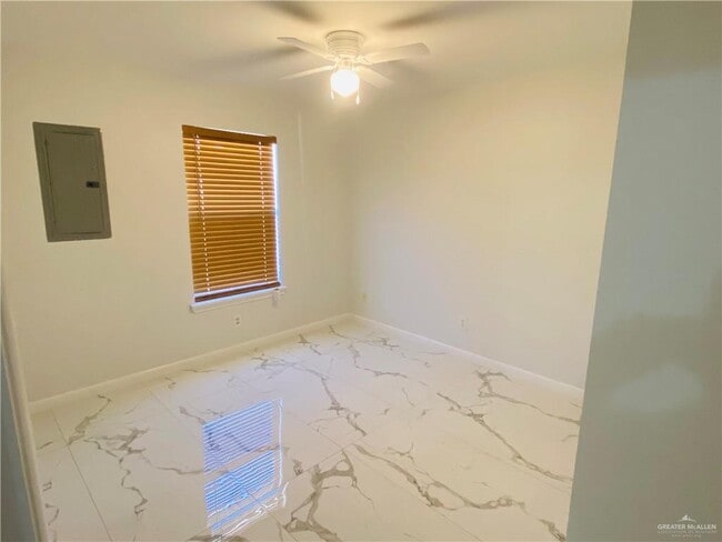 Building Photo - 13 E Laurel St