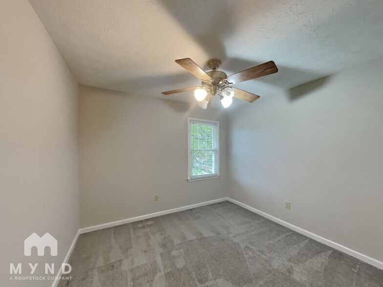 Building Photo - 2211 Tarence Ln SW
