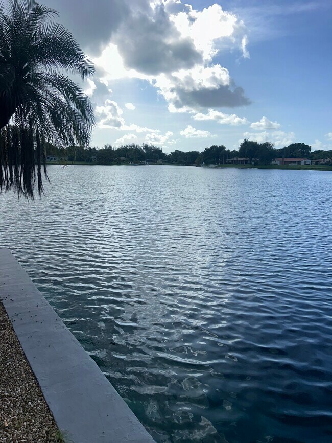 Building Photo - 6614 Miami Lakes Dr