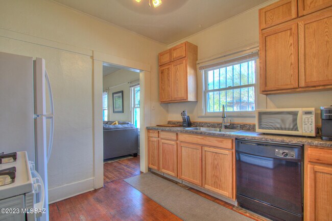 Building Photo - 926 N 3rd Ave