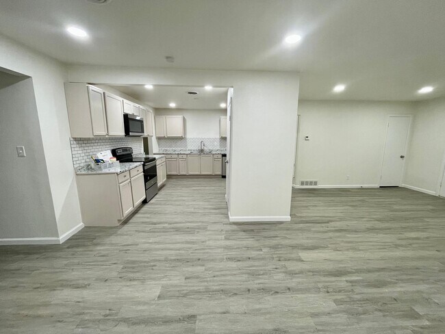 Building Photo - 2514 Garden Dr