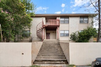Building Photo - 906 N LBJ Dr