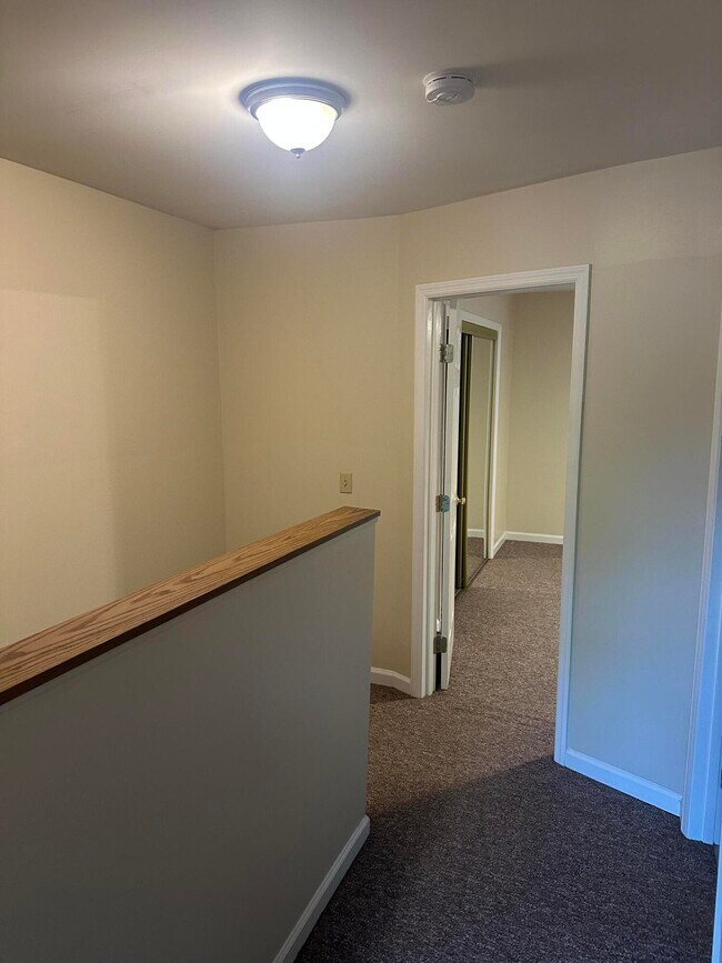 Building Photo - 2005 River Ridge Rd