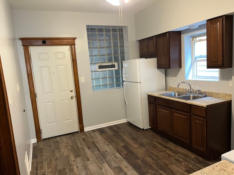 Building Photo - 6833 S Ada St