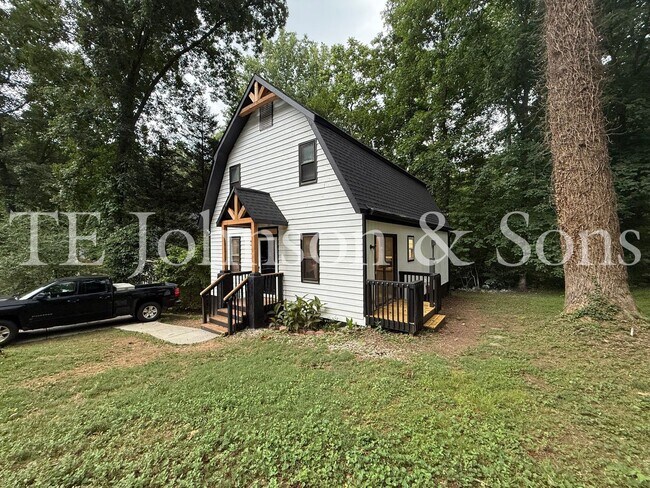 Building Photo - Modern 3BR Home with Main Level Primary Suite & Open Floor Plan in Winston-Salem
