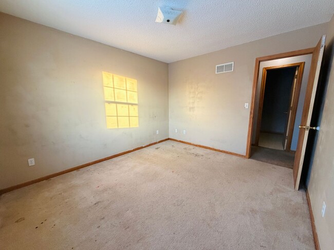 Building Photo - All electric ranch