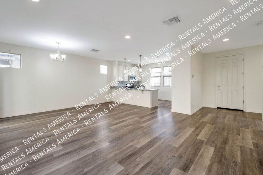 Building Photo - 1540 N Balboa