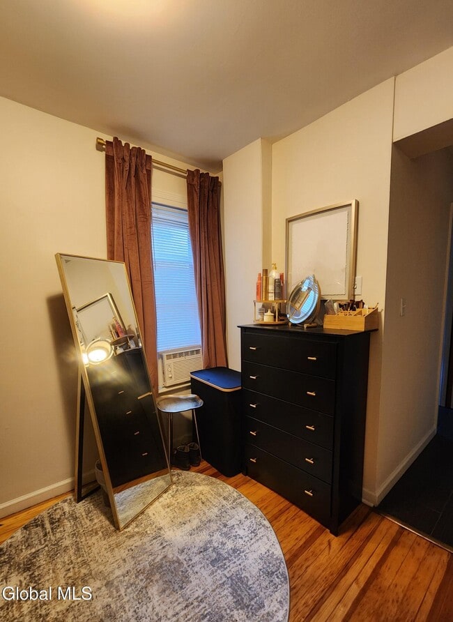 Building Photo - 11 Ingersoll Ave