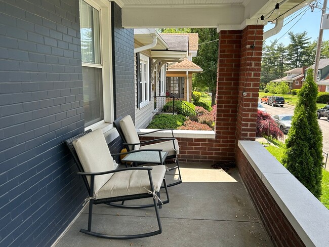 Building Photo - Updated 4 Bed 3 Bath Highlands Bungalow