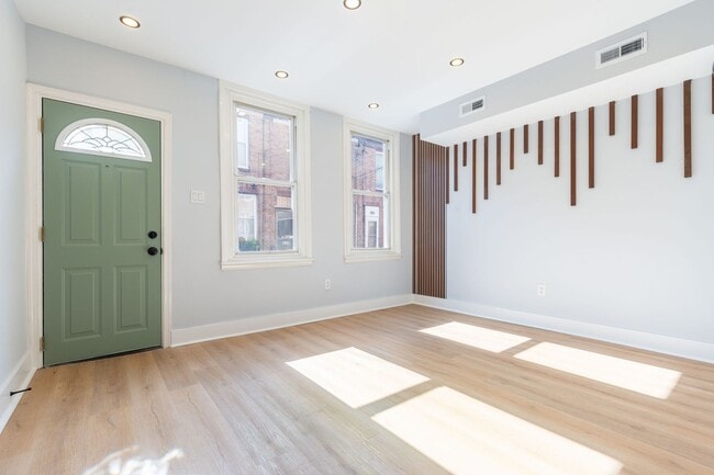 Building Photo - Newly Renovated 2-Bedroom 1-Bathroom Home in Port Richmond Available Now!