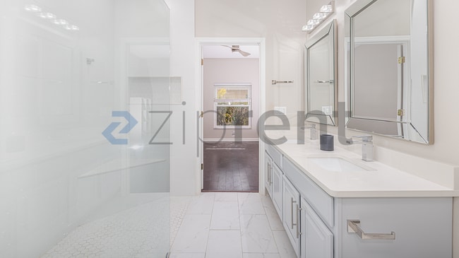 Building Photo - 16703 Cedar Crest Dr