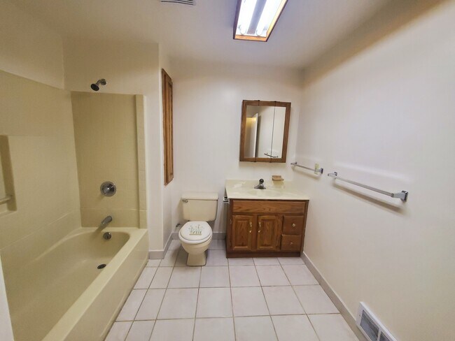Building Photo - 1322 Walstrom Ln
