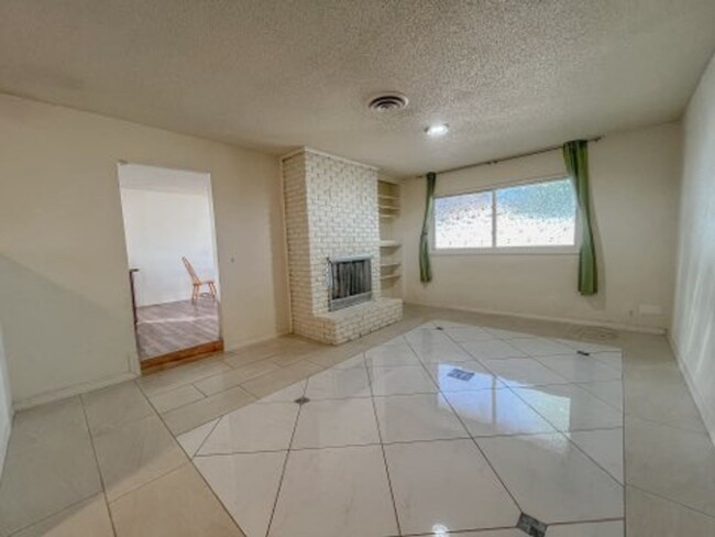 Building Photo - Spacious 4-Bedroom Home with Modern Upgrad...