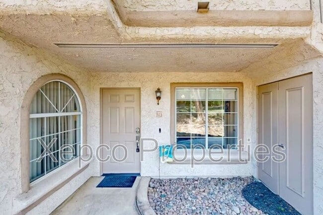 Building Photo - 505 S Farrell Dr