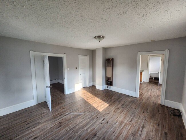 Building Photo - 5704 Fullerton Ave