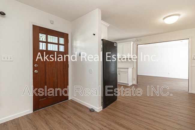Building Photo - 726 Milestone Dr