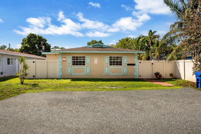 Primary Photo - 300 SW 8th St