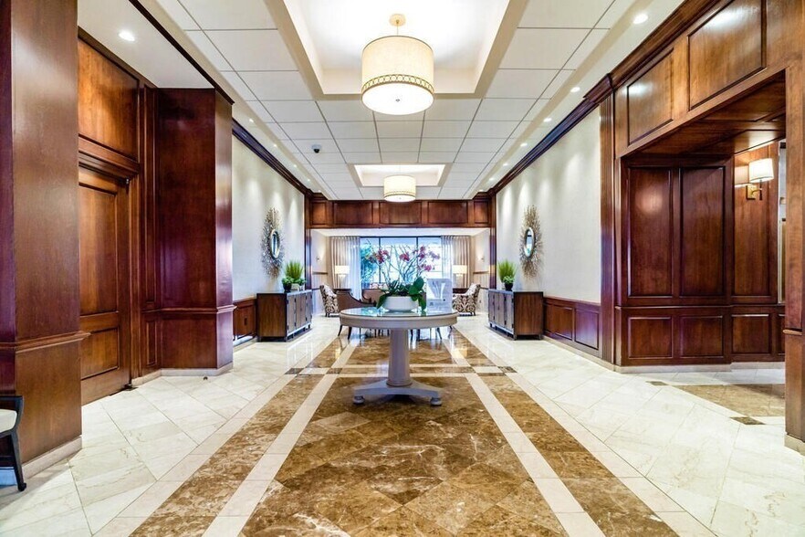 Building Photo - 2 Hawthorne Pl