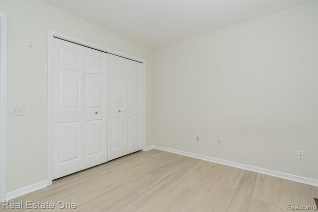 Building Photo - 619 Whitney Dr