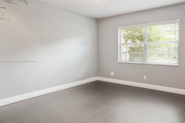 Building Photo - 13720 SW 90th Ave