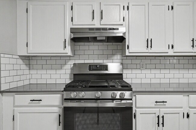 Building Photo - 537 SW 45th St