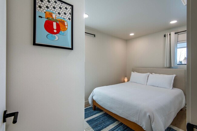 Building Photo - 27 4th St E