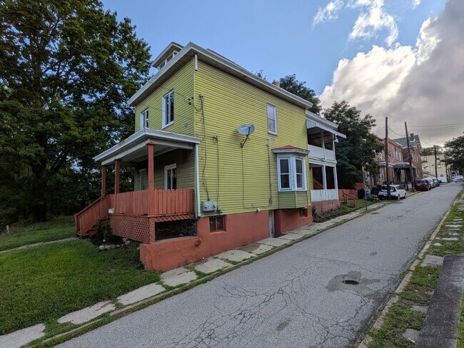 Building Photo - 3620 Grenada St