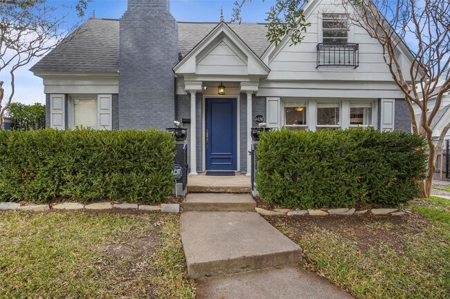 Primary Photo - Single Family Home in Arlington Heights