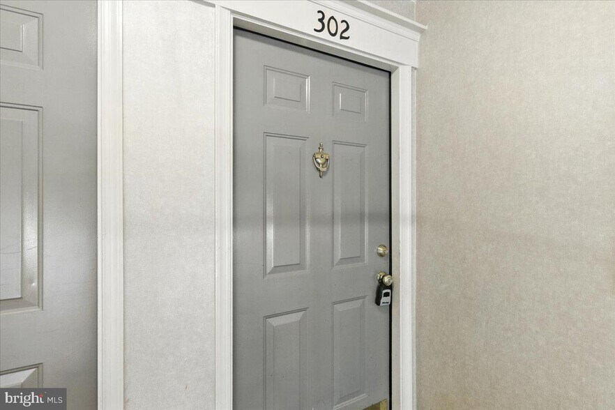 Building Photo - 12001 Golf Ridge Ct