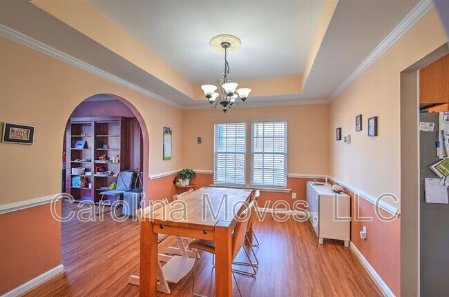 Building Photo - 512 S Orchard Farms Ave