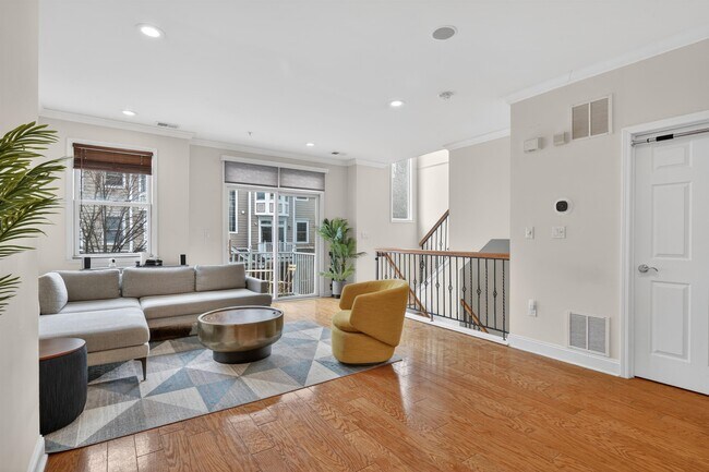 Building Photo - 354 Oswego Ct