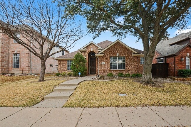 Building Photo - Welcome home to this spacious 3-bedroom, 2-bathroom property offering 2,000 square feet of comfor...