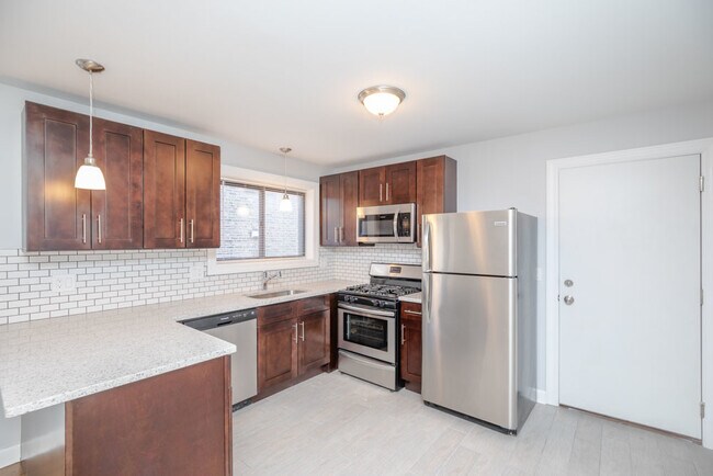 Building Photo - 6807 N Ridge Blvd