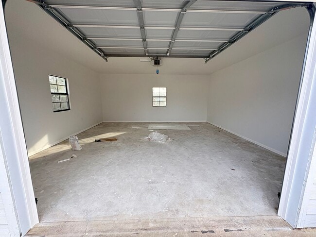 Building Photo - 5839 Kingsbury Ln