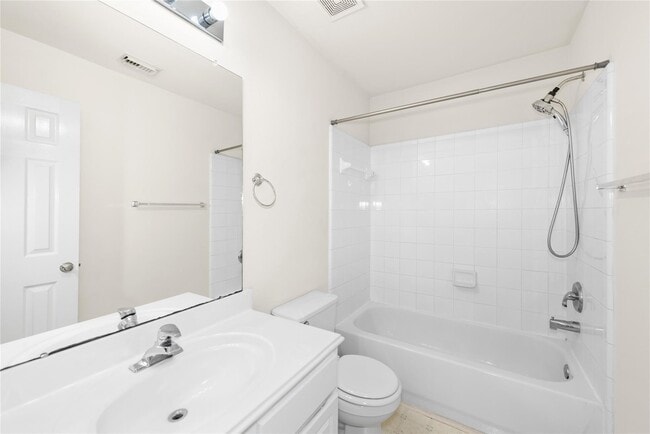 Building Photo - 11 Yarrow Ct