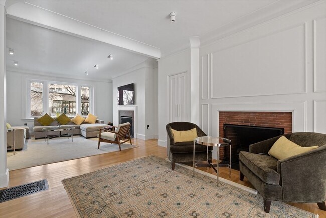 Building Photo - 15 Regent Cir