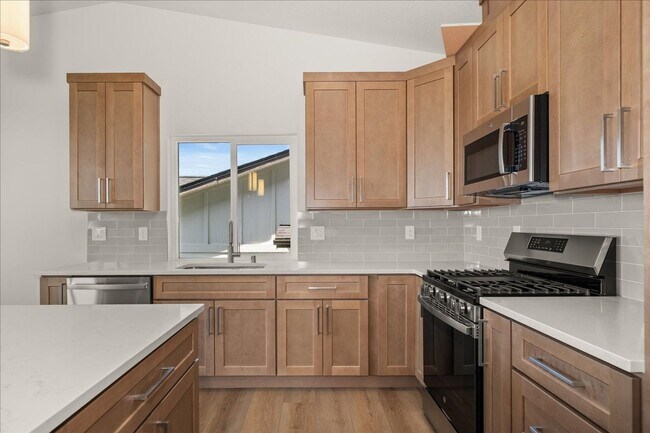 Building Photo - $3,375 - 4 Bed / 3 Bath Stunning Brand New Build Home with Panoramic Views