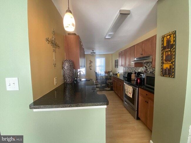 Building Photo - 8207 Stationhouse Ct