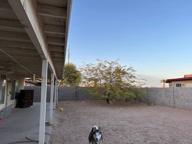 Building Photo - CASTLE VIEW