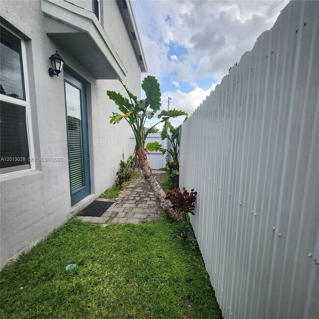 Building Photo - 13245 SW 271st Ter