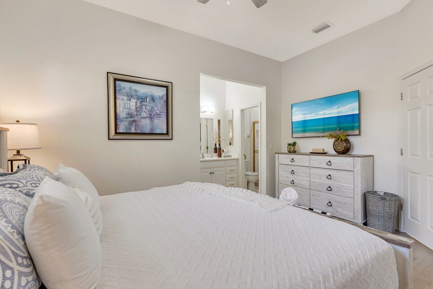 Building Photo - 533 SE 21st Ave