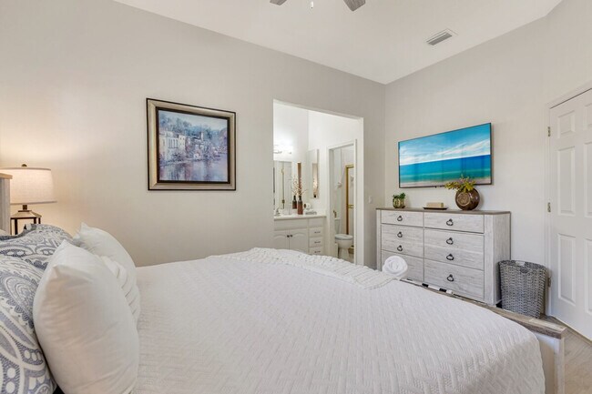 Building Photo - 533 SE 21st Ave