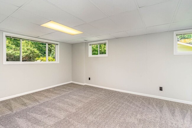 Building Photo - 3bd/2.5ba Bellevue House