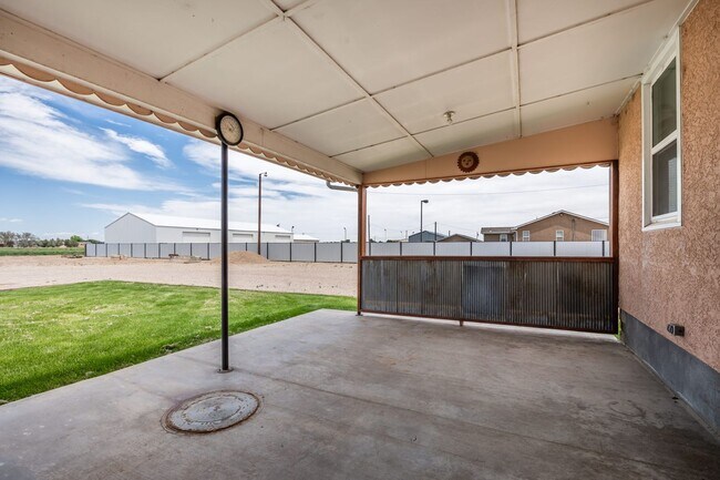 Building Photo - 3 Bedroom 2 Bath Home with Bonus Rooms and Tons of Extra Space