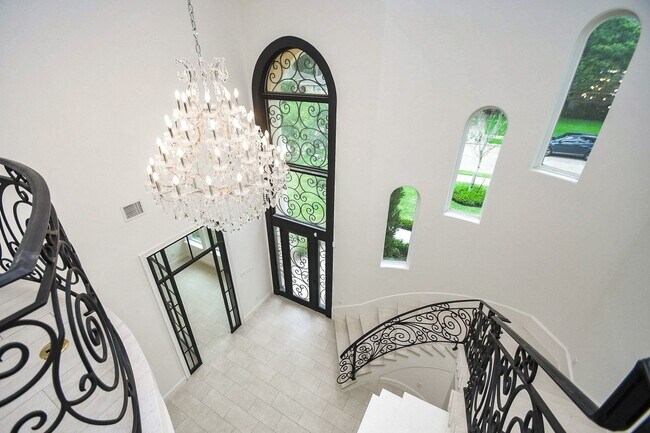 Building Photo - 422 Mignon Ln