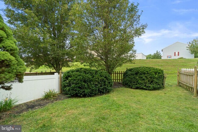 Building Photo - 404 Hobbitts Ln