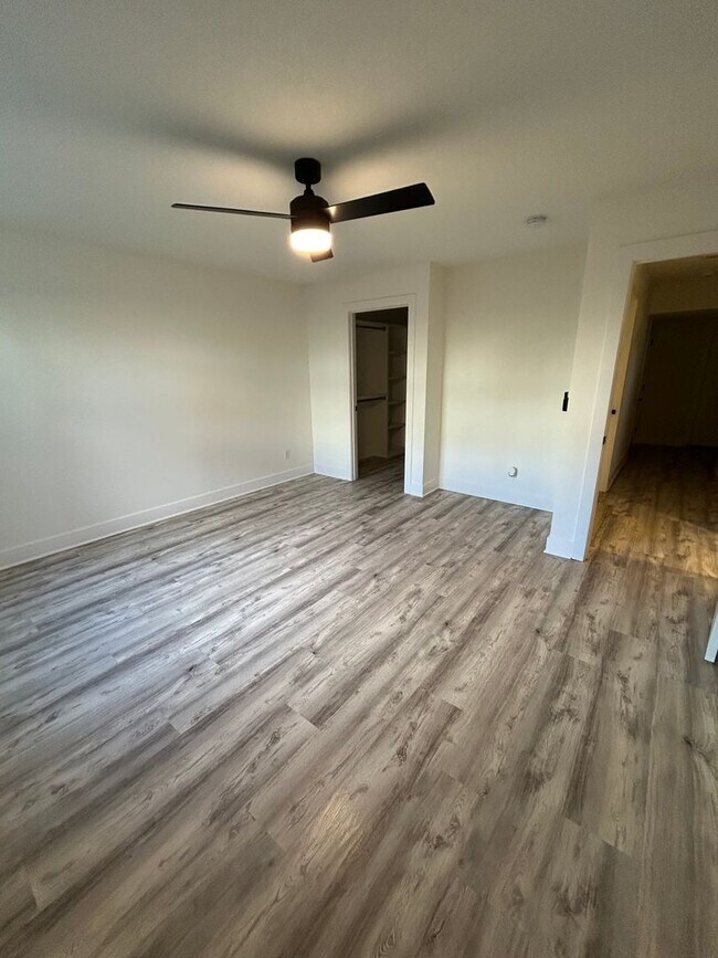 Building Photo - 108-110 Oakwood Ct